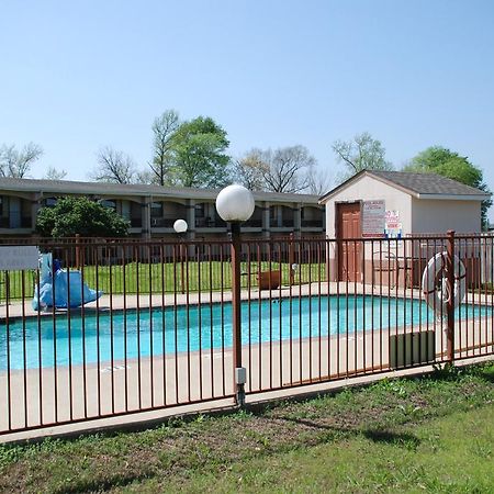 Apple Tree Inn Lindale Bagian luar foto