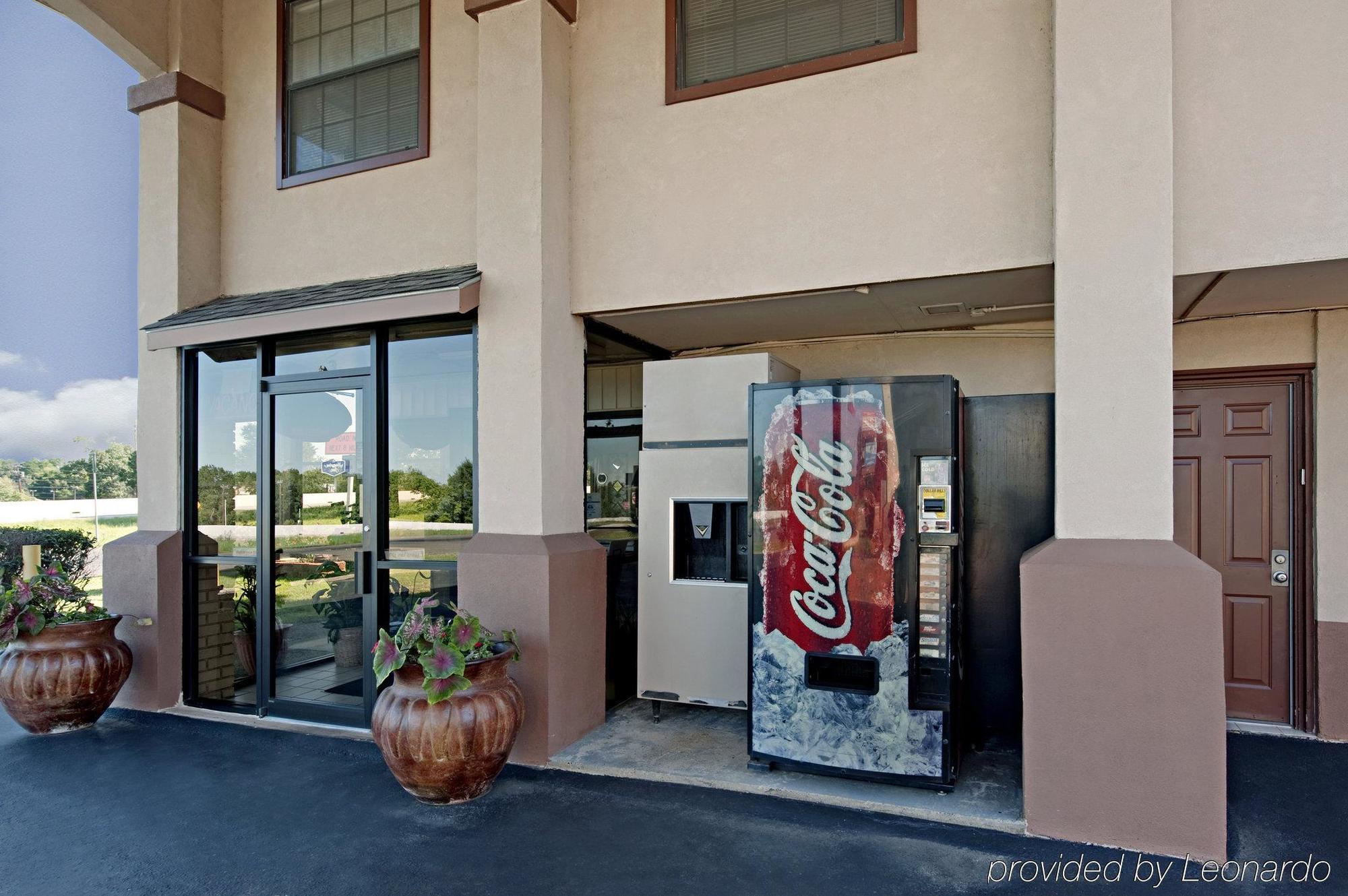 Apple Tree Inn Lindale Bagian luar foto