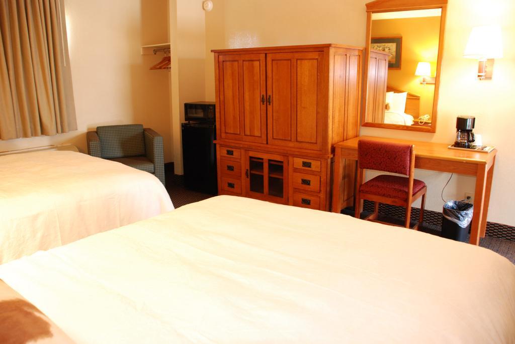 Apple Tree Inn Lindale Bagian luar foto