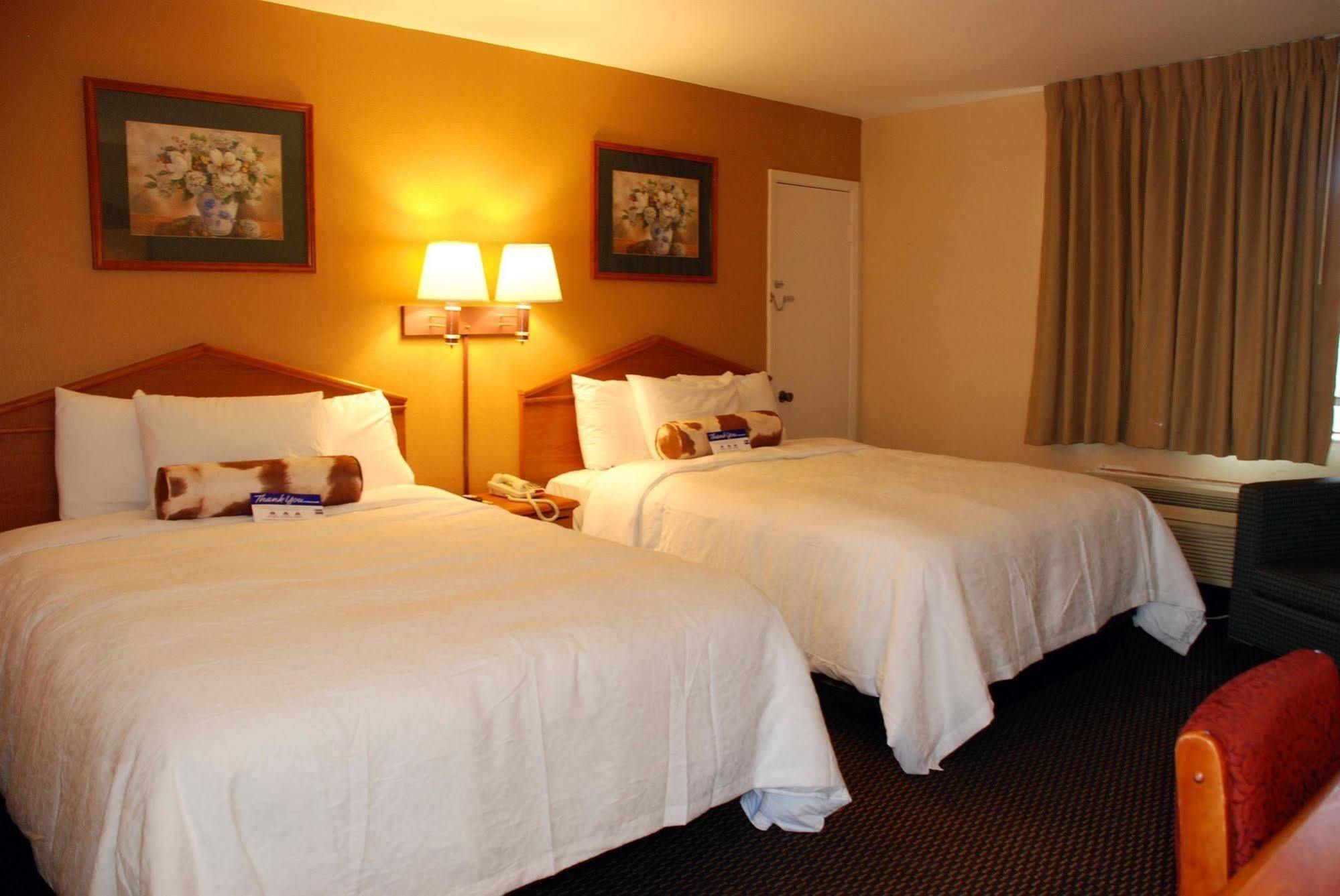 Apple Tree Inn Lindale Bagian luar foto